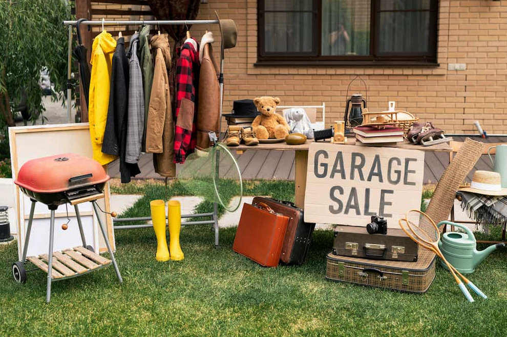 garage-sale-with-various-items_result