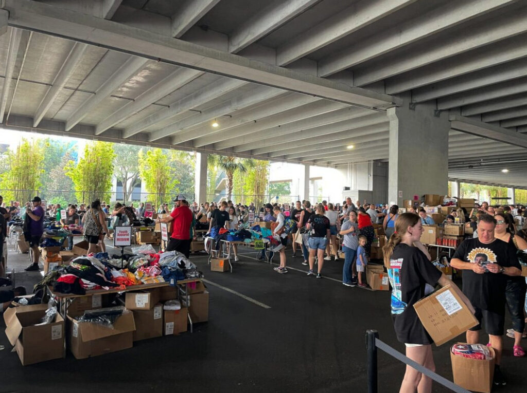 universal-orlando-garage-sale-2023-november-hhn-merch-15_result